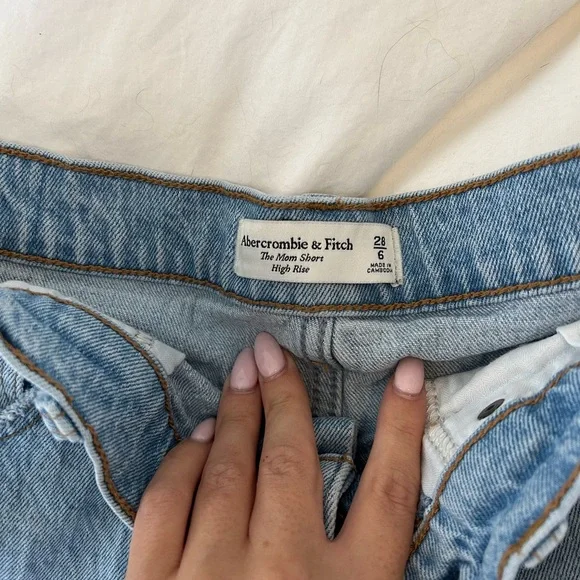 Abercrombie Shorts (mom short, high rise size 6) - Picture 2 of 3